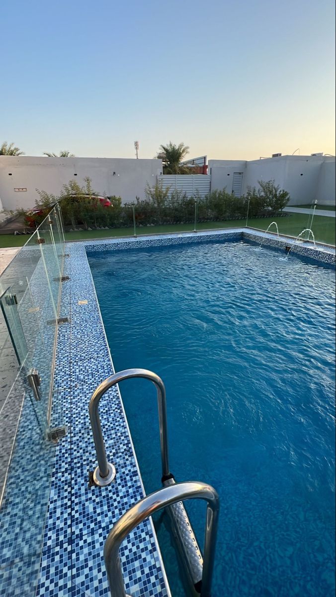 تنفيذ حمامات سباحة بالساحل الشمالي