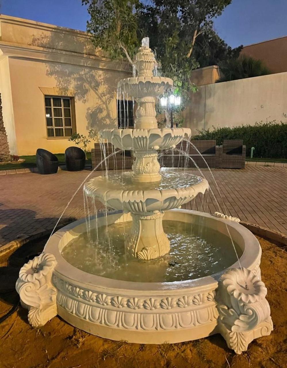 تنفيذ شلالات بالرياض